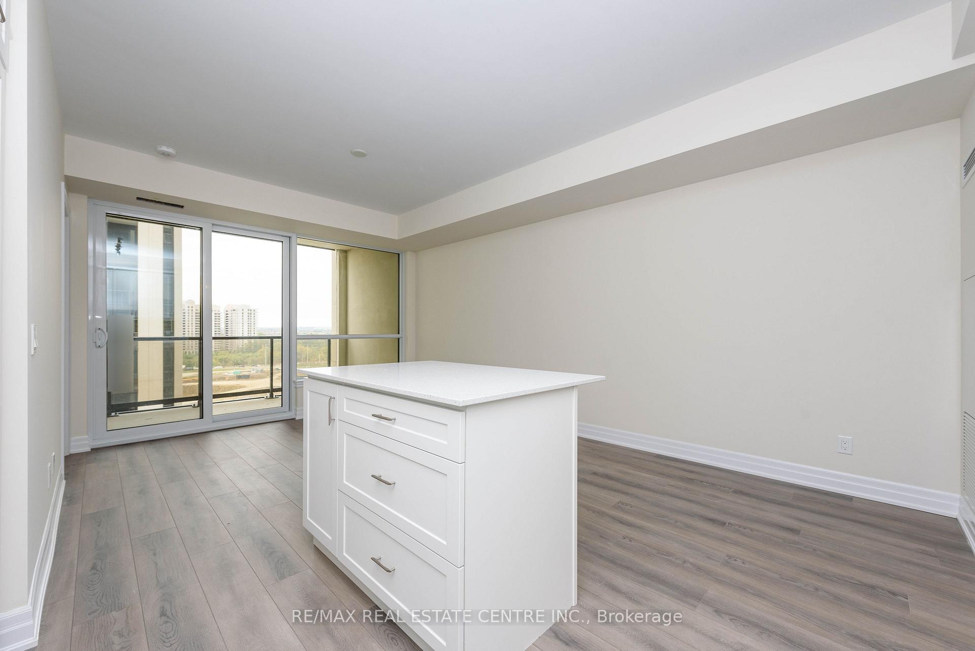 Photo 19 of Unit 910, 9075 Jane Street, Vaughan, Concord — HOMEH