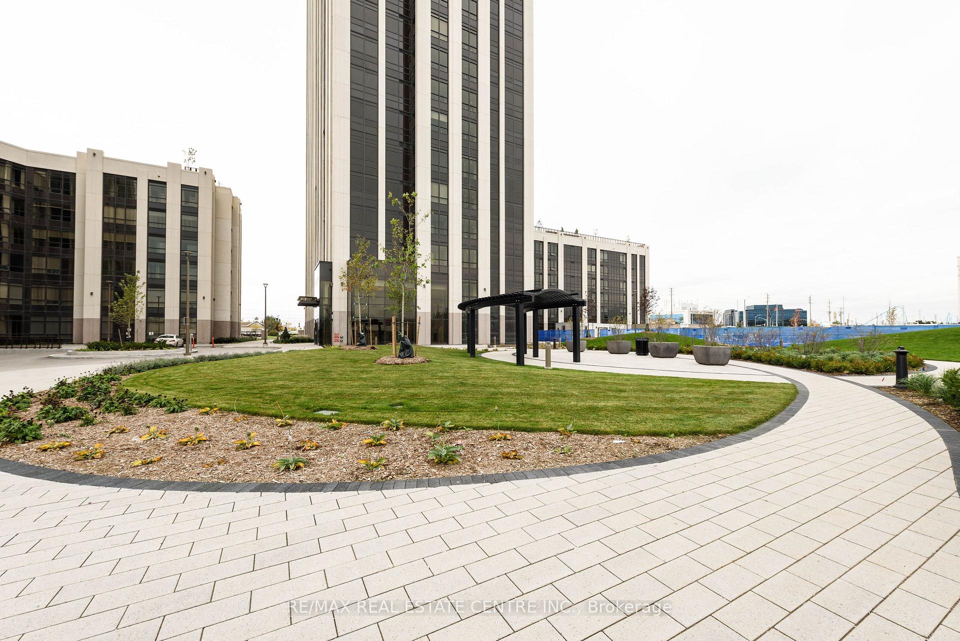 Photo 35 of Unit 910, 9075 Jane Street, Vaughan, Concord — HOMEH