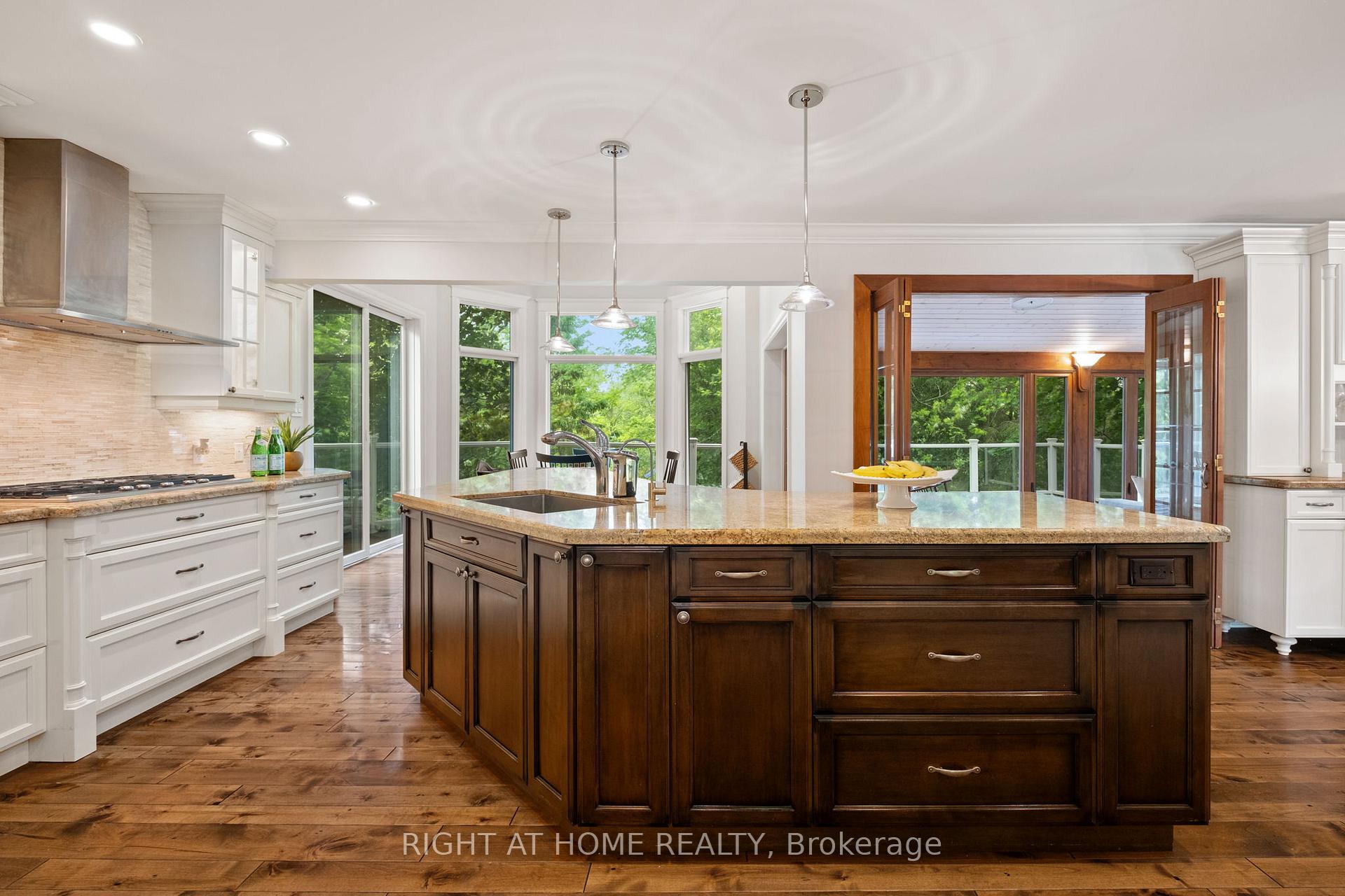 Photo 4 of 14 Mcbride Court, Caledon, Palgrave — HOMEH