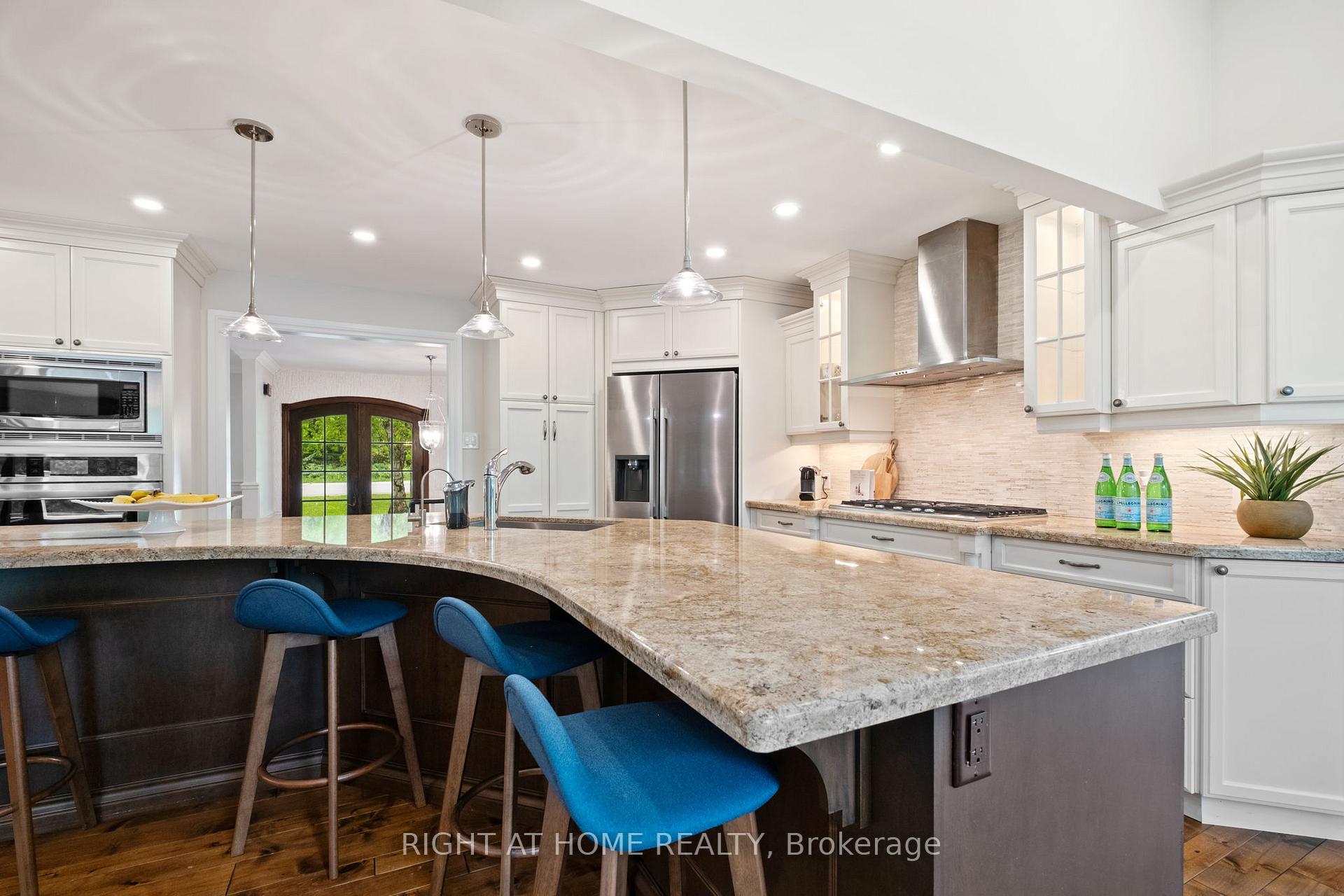 Photo 11 of 14 Mcbride Court, Caledon, Palgrave — HOMEH