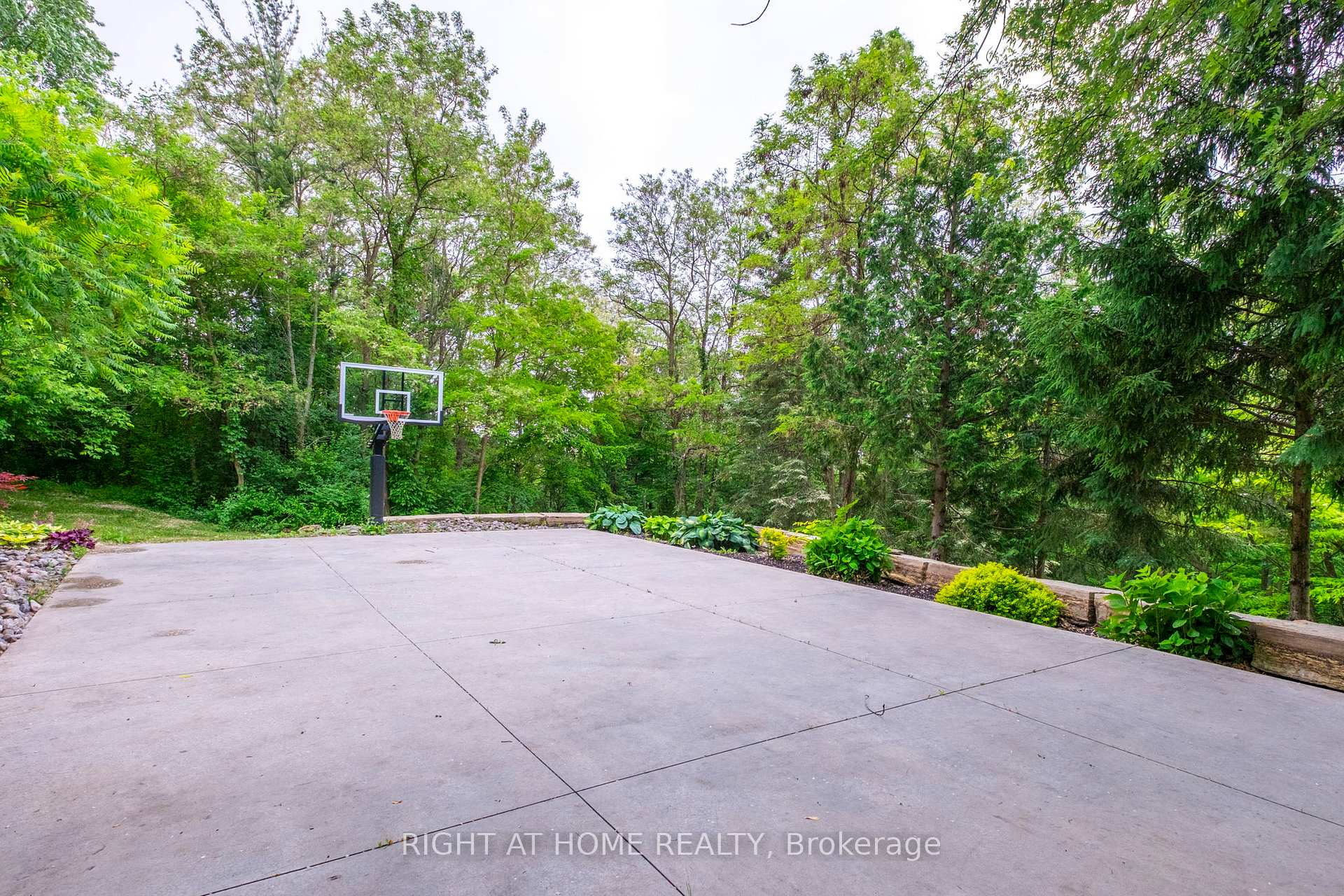 Photo 12 of 14 Mcbride Court, Caledon, Palgrave — HOMEH
