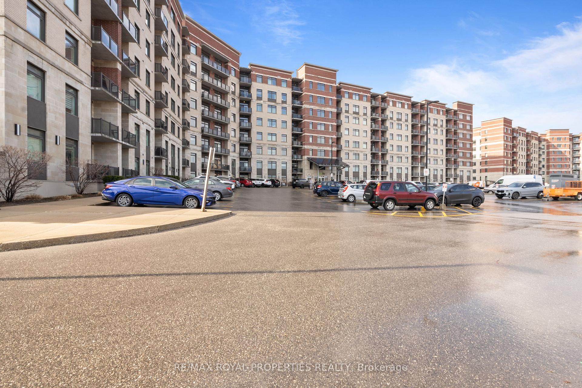 Photo 3 of Unit 216, 7325 Markham Road, Markham, Cedarwood — HOMEH