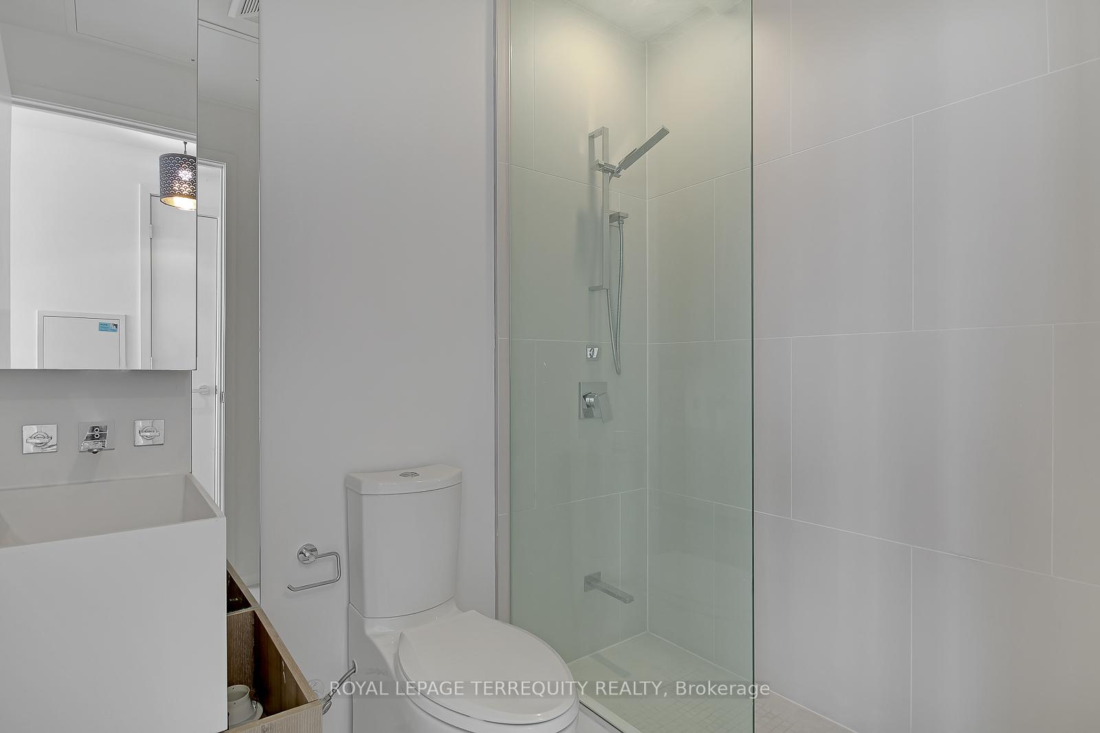 Photo 4 of Unit 4003, 1 Bloor Street E, Toronto, Church-Yonge Corridor — HOMEH