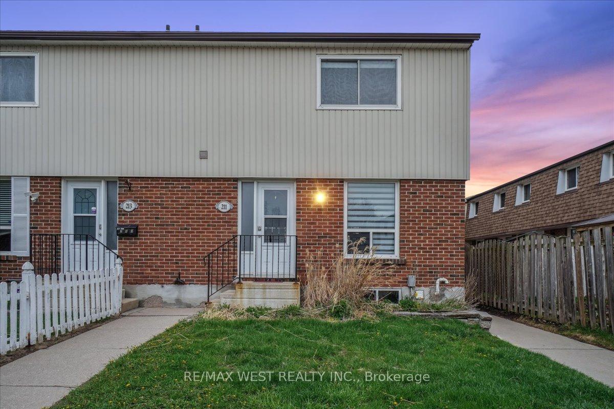 Photo 2 of Unit 30, 211 Kingham Road, Halton Hills, Acton — HOMEH