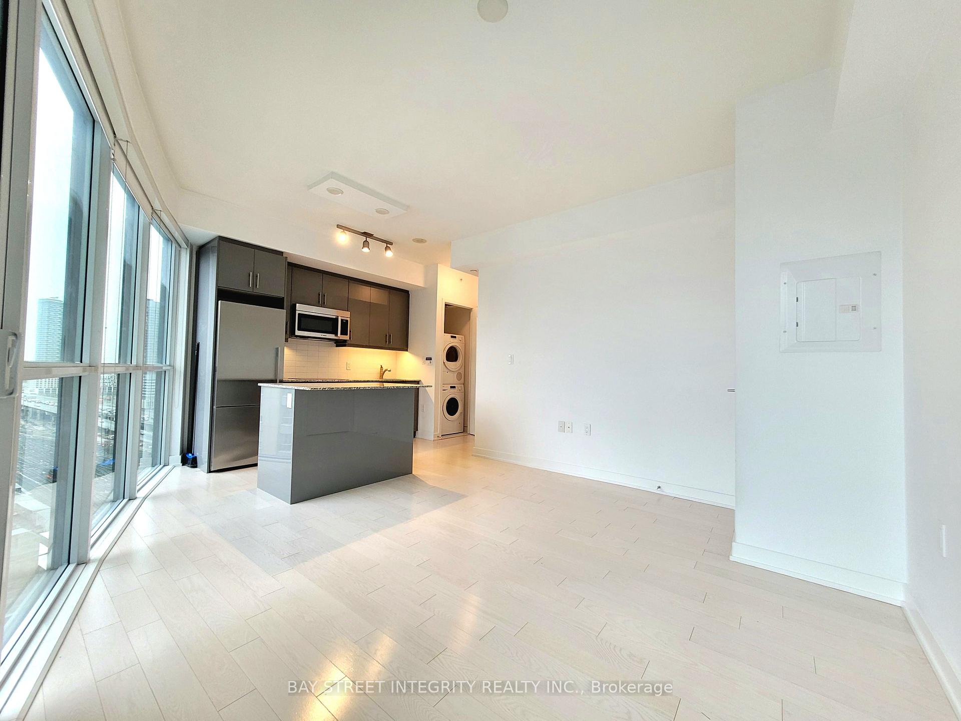 Photo 4 of Unit 1705, 1 The Esplanade Drive, Toronto, Waterfront Communities — HOMEH