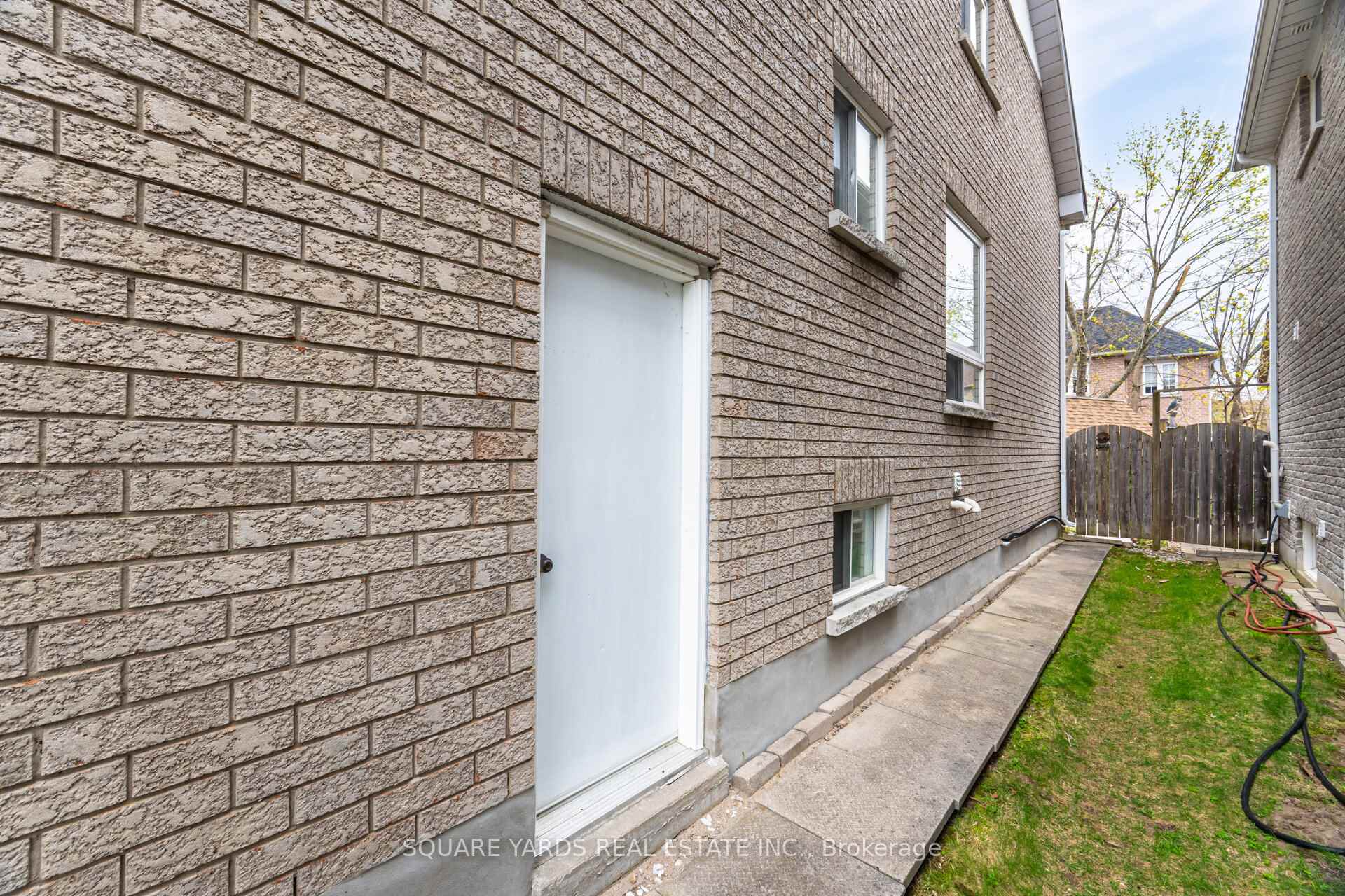 Photo 6 of 23 Huntington Drive, Barrie, Northwest — HOMEH