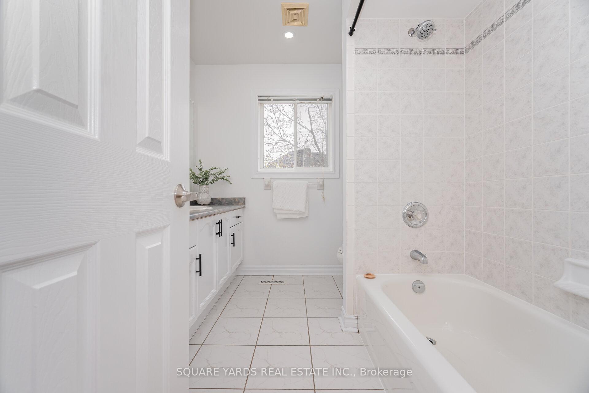 Photo 33 of 23 Huntington Drive, Barrie, Northwest — HOMEH