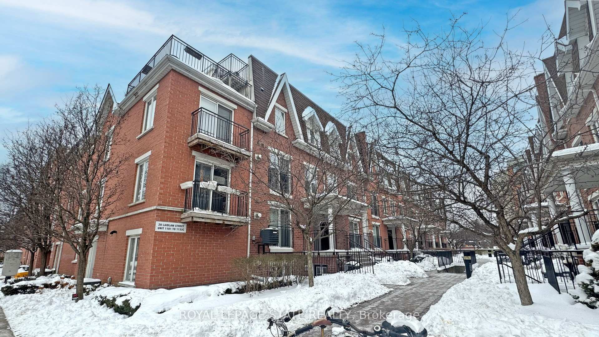 Front of Unit 1122, 20 Laidlaw Street