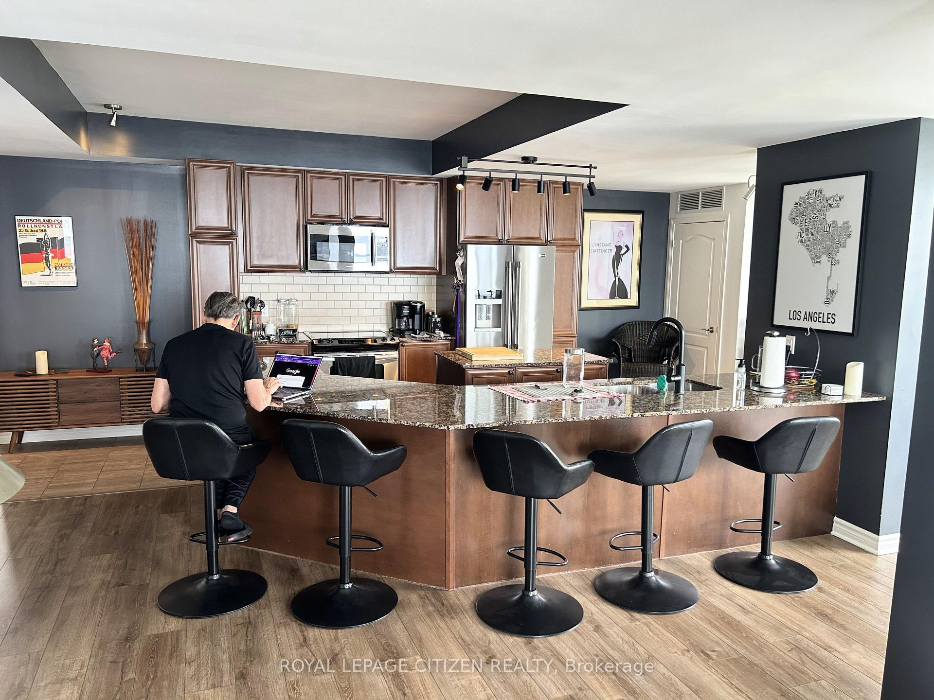 Photo 11 of Unit 1001, 699 Aberdeen Boulevard, Midland — HOMEH