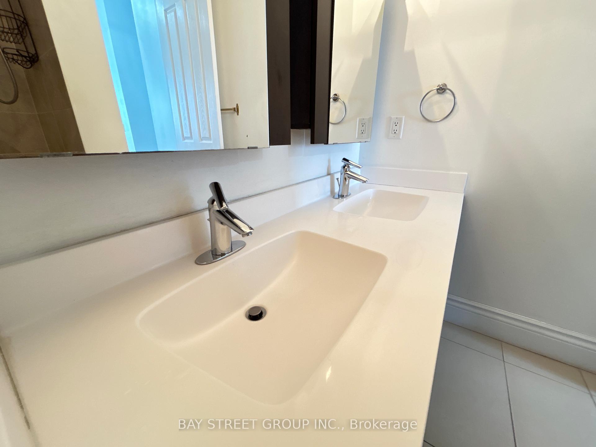 Photo 10 of Unit Uph1, 39 Galleria Parkway, Markham, Commerce Valley — HOMEH