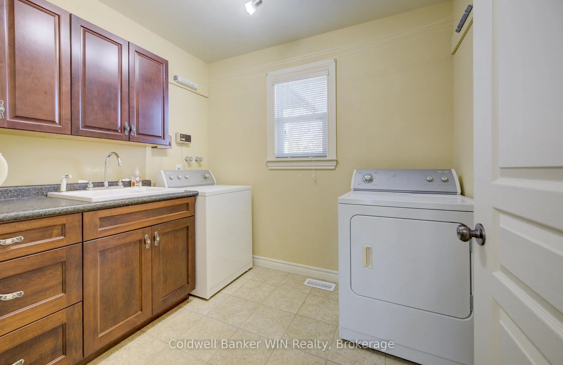 Photo 16 of 34 Regency Drive, Minto — HOMEH