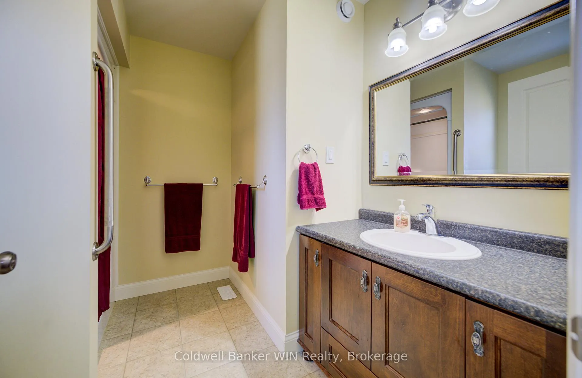 Photo 20 of 34 Regency Drive, Minto — HOMEH