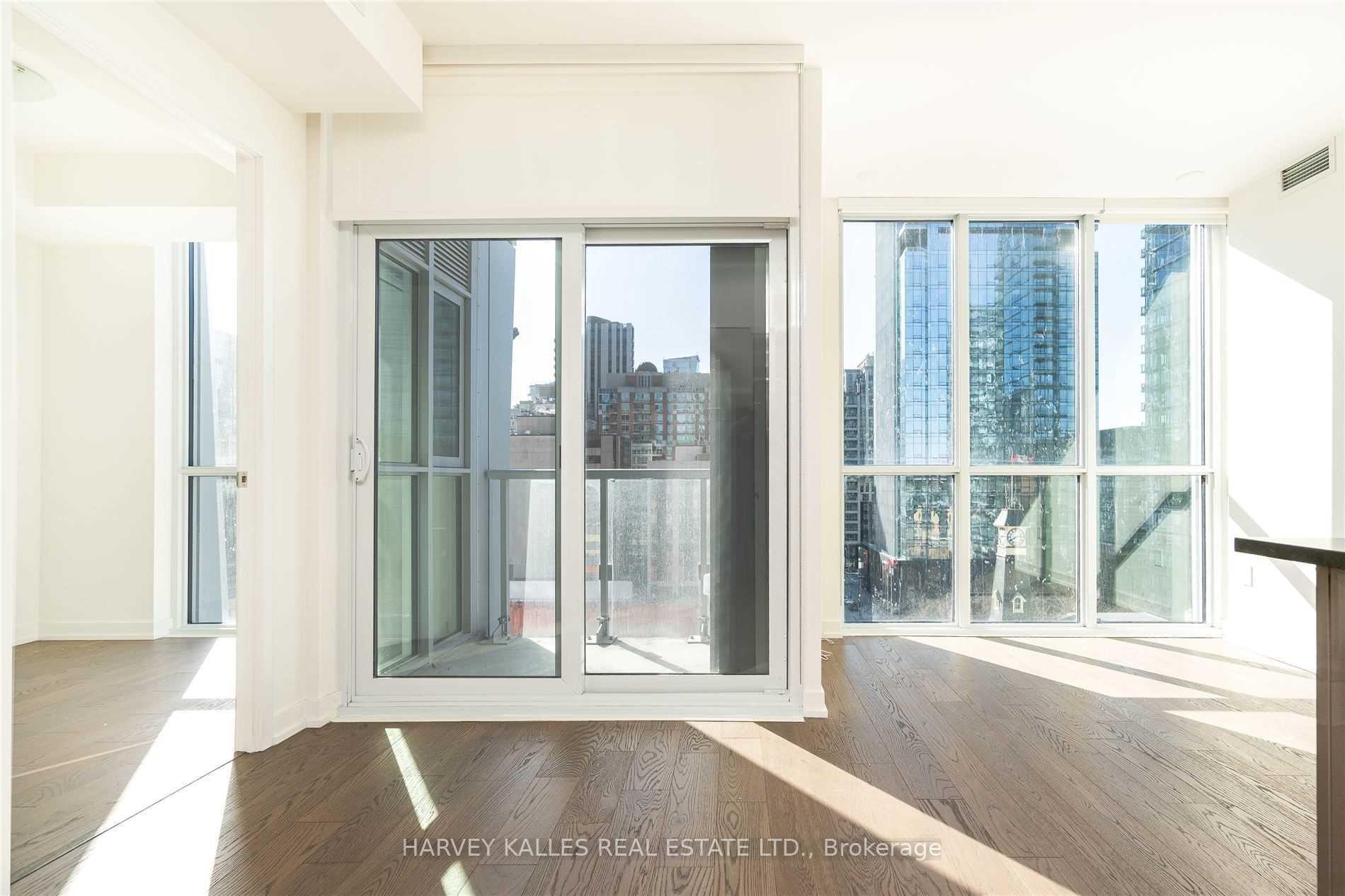 Front of Unit 705, 1 Yorkville Avenue