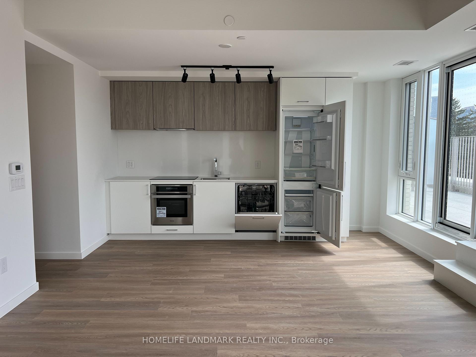 Photo 4 of Unit 328, 689 The Queensway Drive, Etobicoke, Stonegate-Queensway — HOMEH