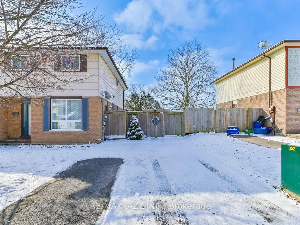 Photo 2 of 75 Loscombe Drive, Clarington, Bowmanville — HOMEH