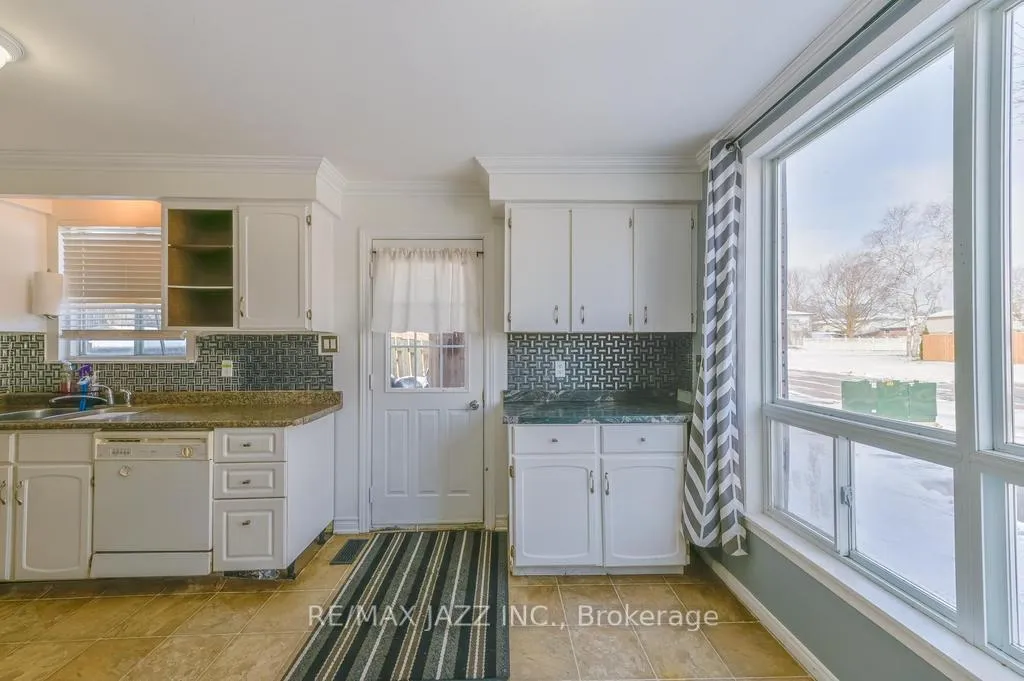 Photo 5 of 75 Loscombe Drive, Clarington, Bowmanville — HOMEH