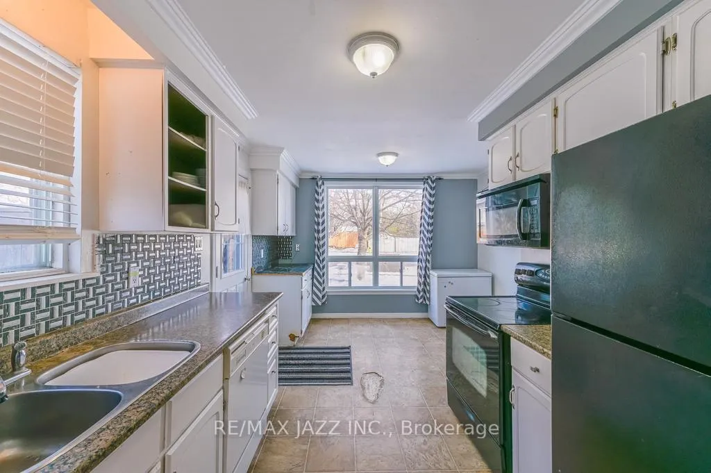 Photo 9 of 75 Loscombe Drive, Clarington, Bowmanville — HOMEH