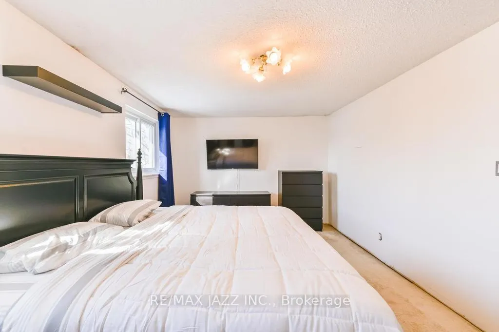 Photo 18 of 75 Loscombe Drive, Clarington, Bowmanville — HOMEH