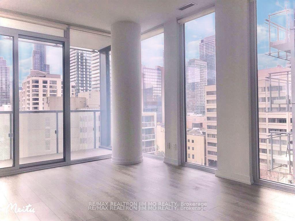 Photo 4 of Unit 802, 28 Wellesley Street E, Toronto, Church-Yonge Corridor — HOMEH