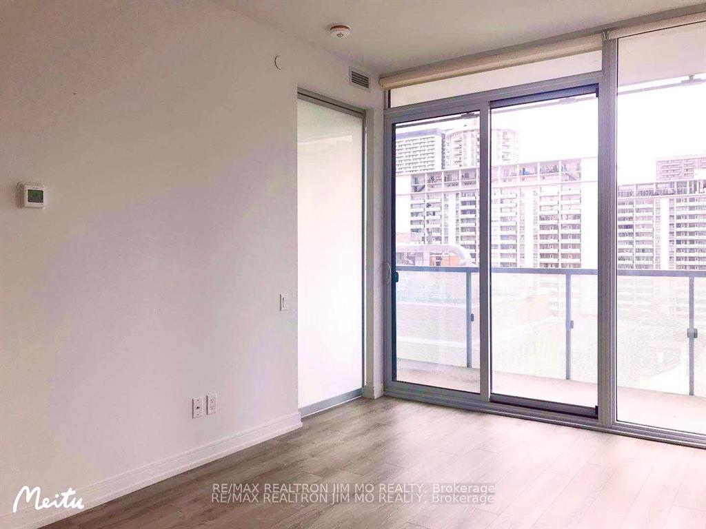 Photo 9 of Unit 802, 28 Wellesley Street E, Toronto, Church-Yonge Corridor — HOMEH