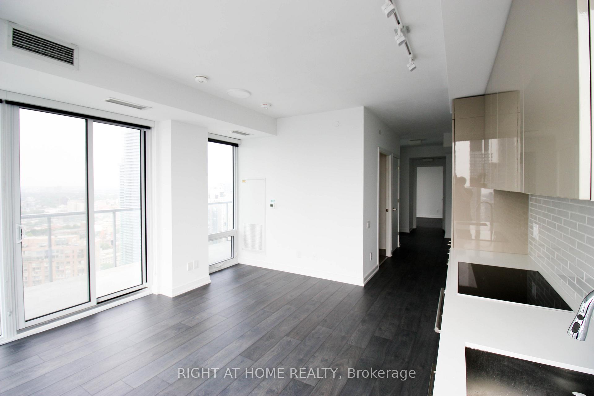 Photo 4 of Unit 4505, 3 Gloucester Street, Toronto, Church-Yonge Corridor — HOMEH