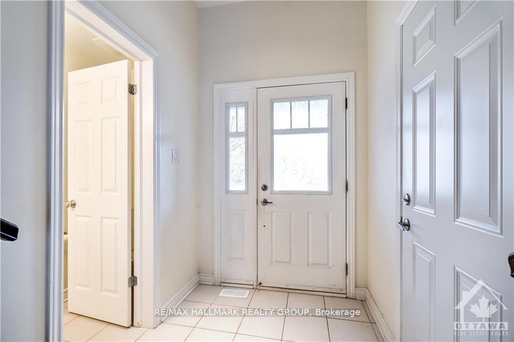 Photo 3 of 696 Paul Metivier Drive, Ottawa, Barrhaven - Strandherd — HOMEH
