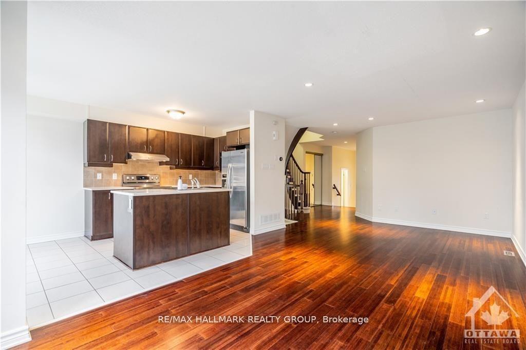 Photo 4 of 696 Paul Metivier Drive, Ottawa, Barrhaven - Strandherd — HOMEH