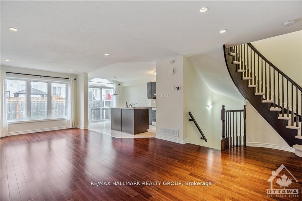 Photo 9 of 696 Paul Metivier Drive, Ottawa, Barrhaven - Strandherd — HOMEH