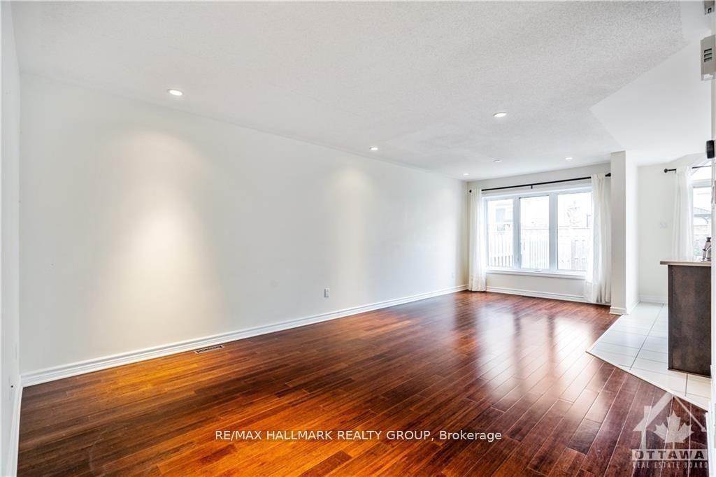 Photo 10 of 696 Paul Metivier Drive, Ottawa, Barrhaven - Strandherd — HOMEH