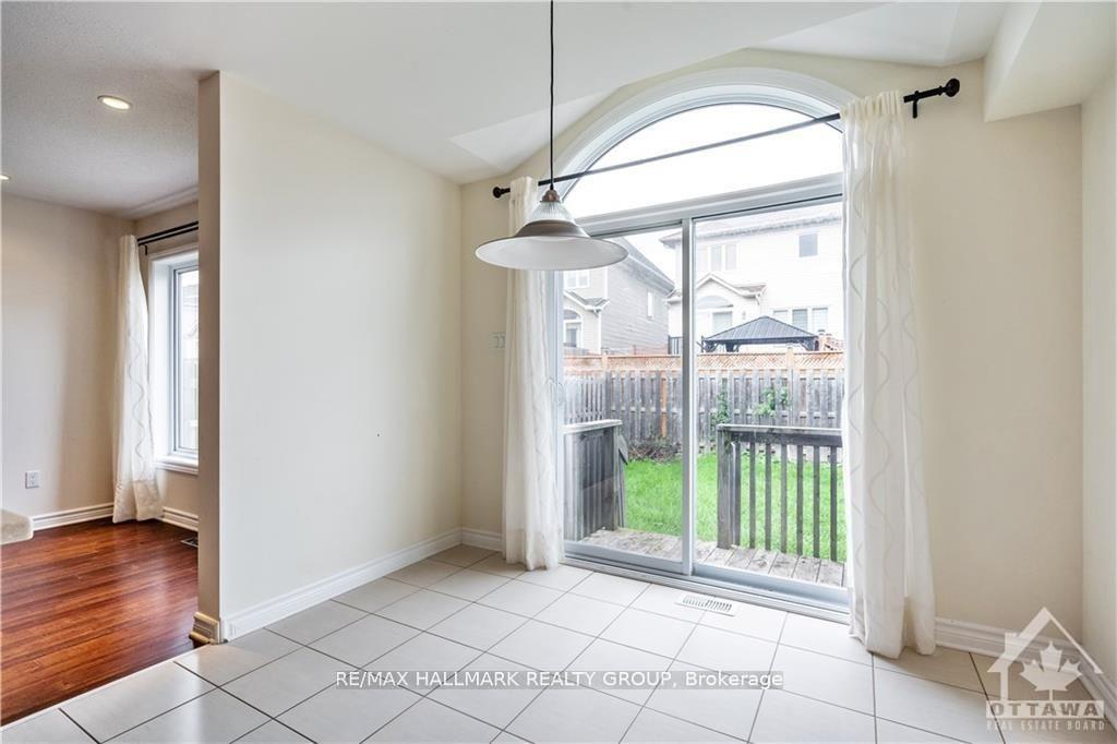 Photo 11 of 696 Paul Metivier Drive, Ottawa, Barrhaven - Strandherd — HOMEH