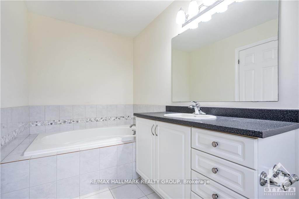 Photo 16 of 696 Paul Metivier Drive, Ottawa, Barrhaven - Strandherd — HOMEH