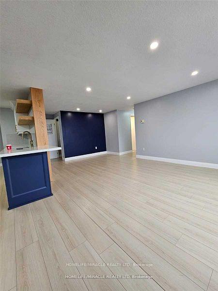 Photo 10 of Unit 905, 55 Green Valley Drive, Kitchener, Pioneer Park — HOMEH