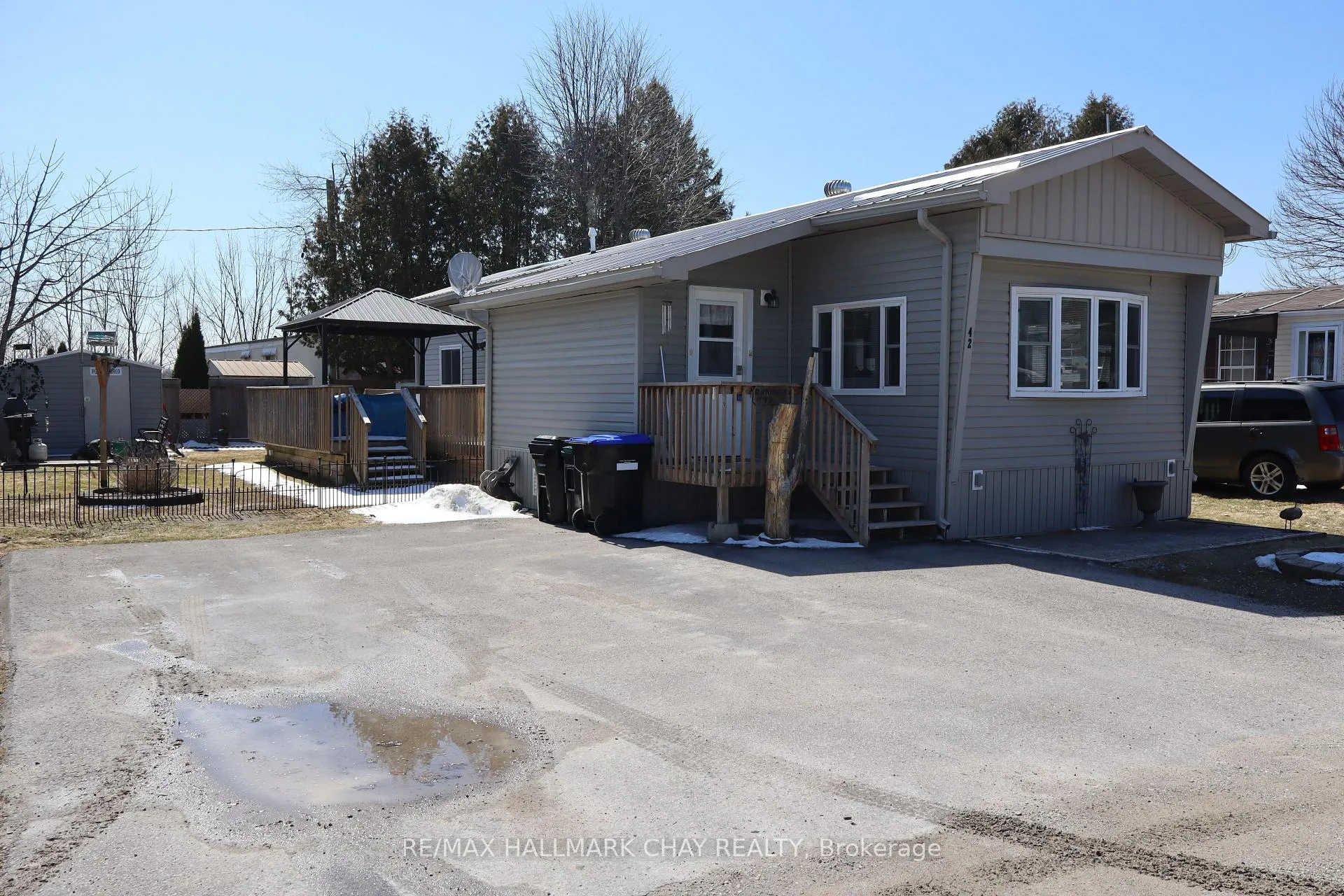 Front of Unit 42, 4976 25th Side Road