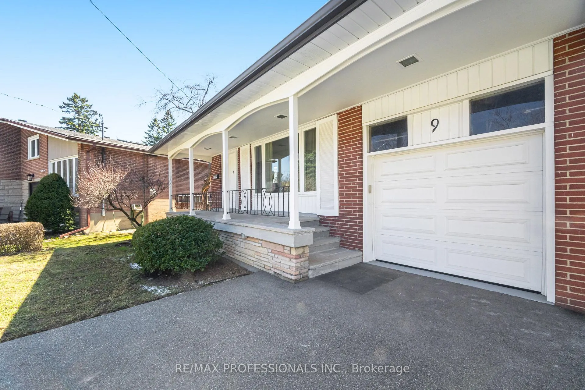 Photo 3 of 9 Halbadier Place, Etobicoke, Islington-City Centre West — HOMEH