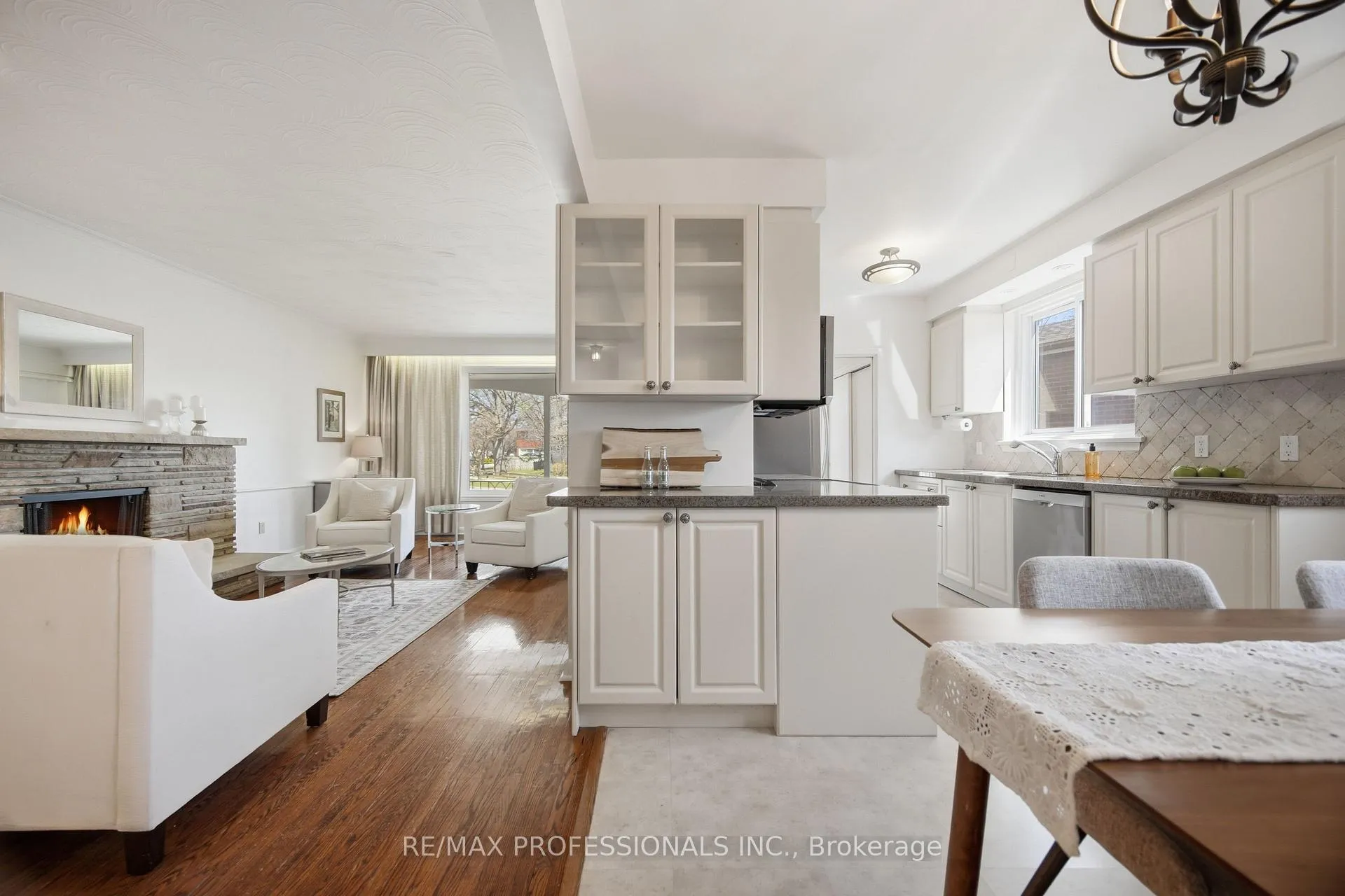 Photo 10 of 9 Halbadier Place, Etobicoke, Islington-City Centre West — HOMEH