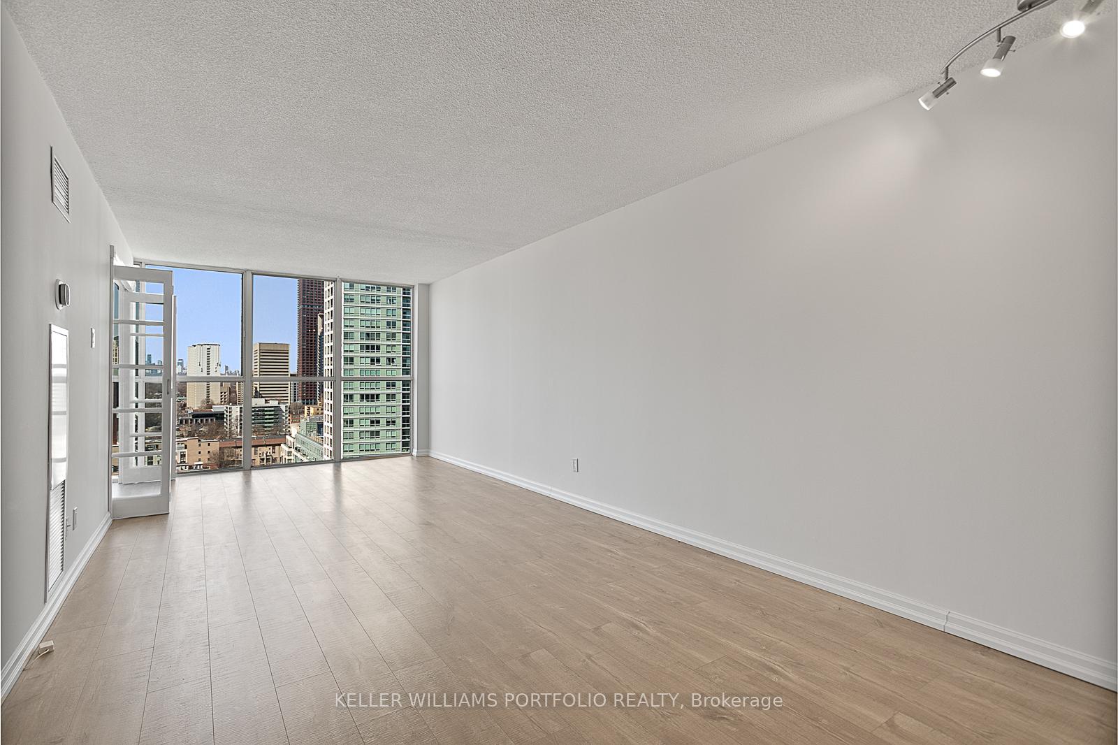 Photo 10 of Unit 2104, 15 Maitland Place, Toronto, Cabbagetown-South St. James Town — HOMEH