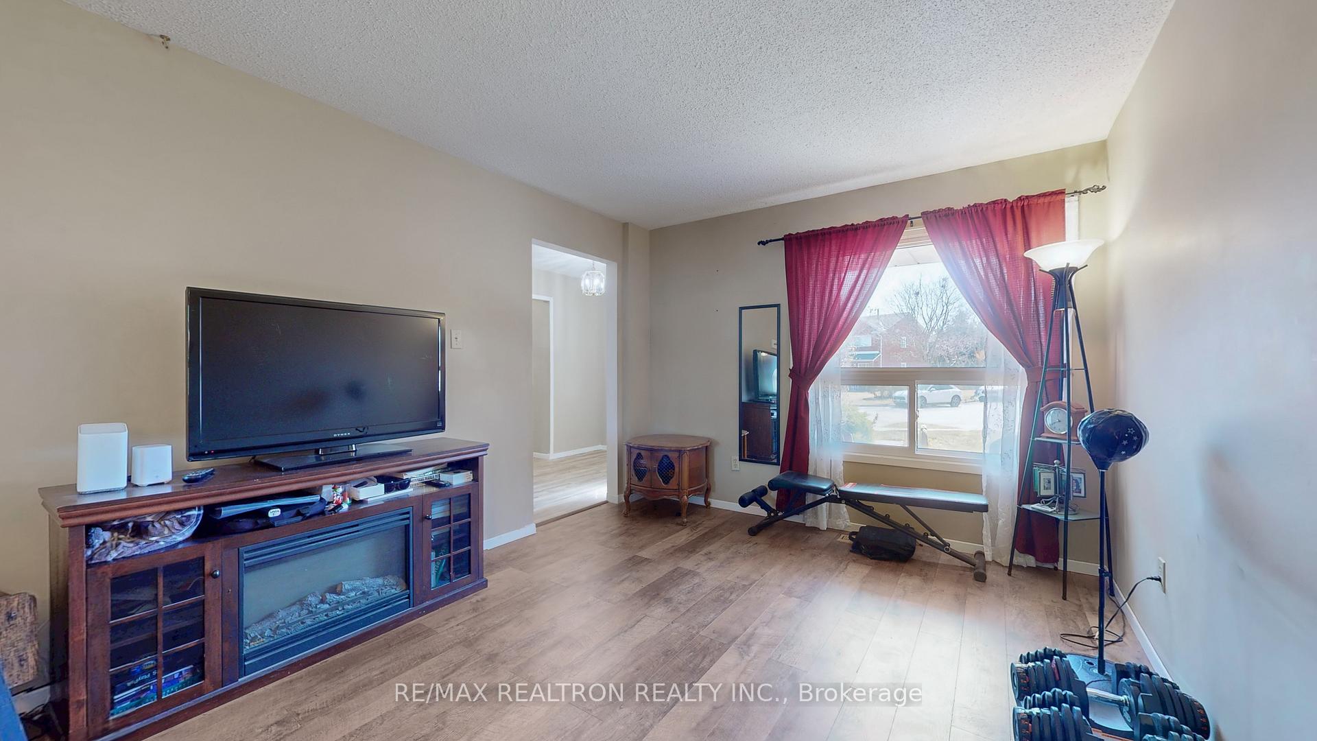 Photo 8 of 68 Patterson Crescent, Ajax, Central — HOMEH