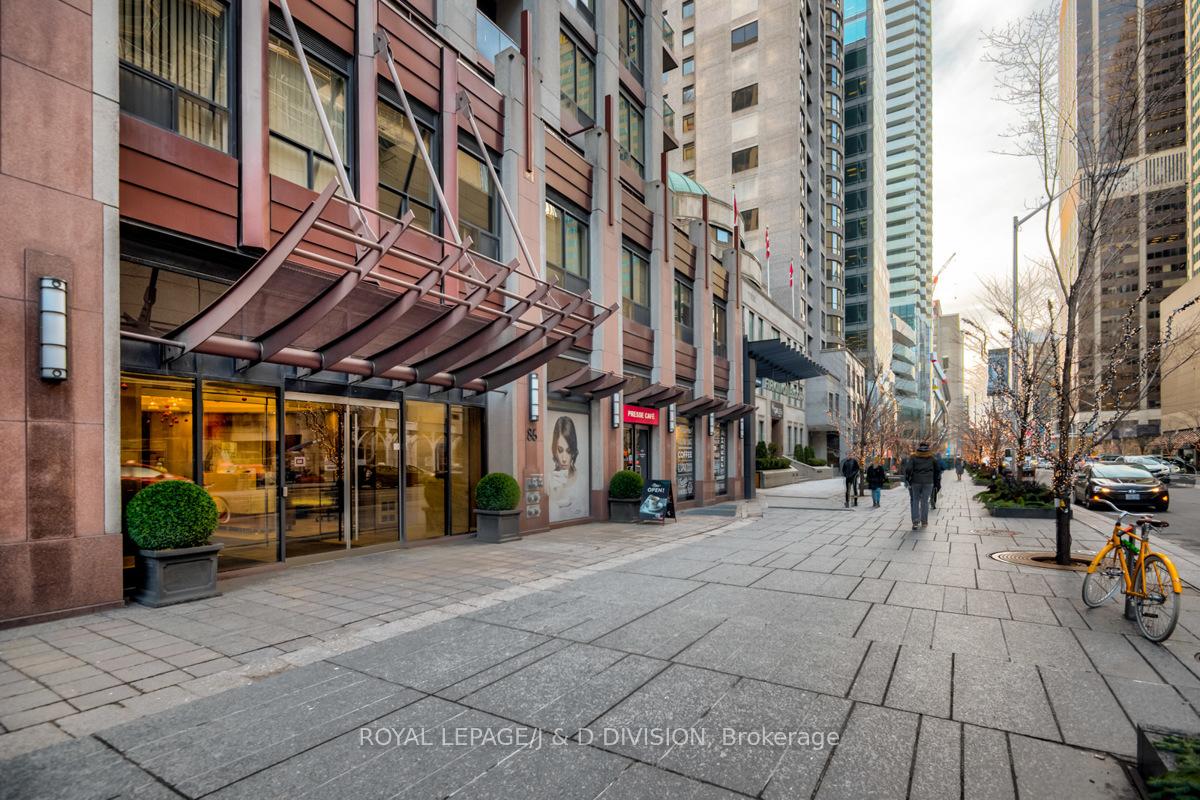 Photo 3 of Unit 414, 85 Bloor Street E, Toronto, Church-Yonge Corridor — HOMEH