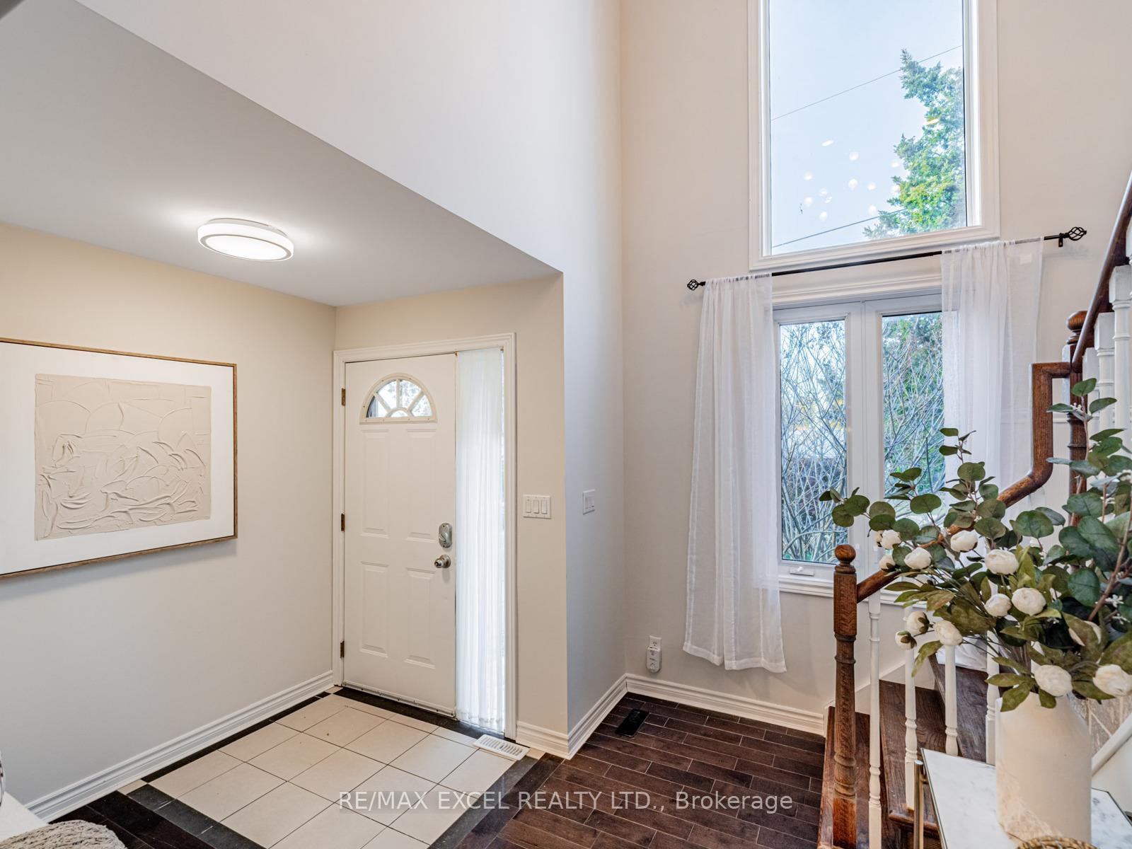 Photo 2 of 299 Pasadena Drive, Georgina, Keswick South — HOMEH