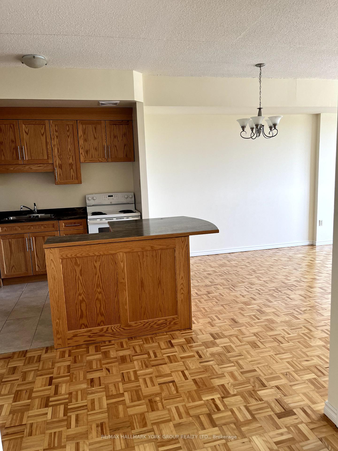 Photo 3 of Unit 705, 262 Rose Street, Barrie, Wellington — HOMEH