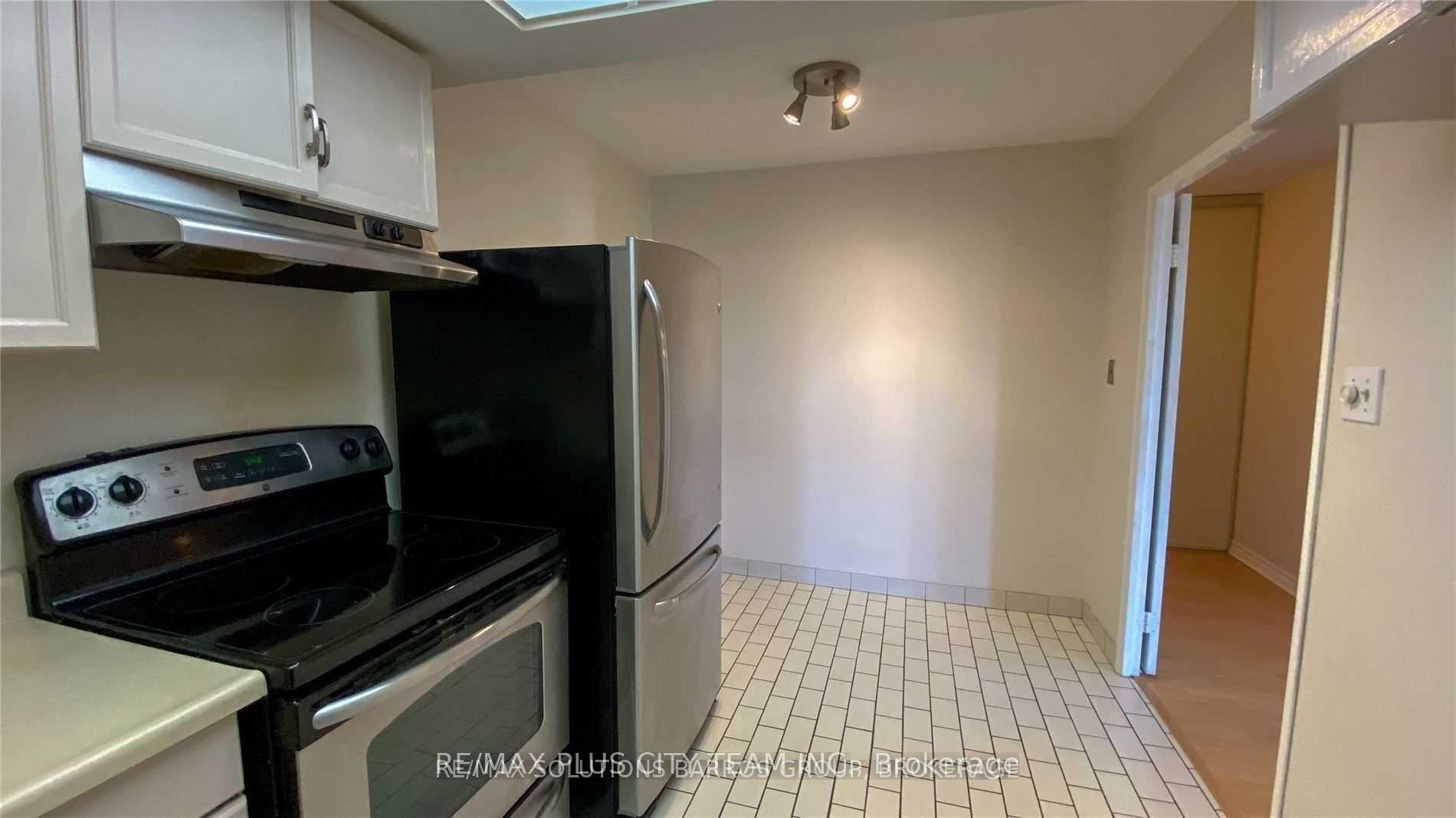 Photo 9 of Unit 305, 205 Wynford Drive, Toronto, Flemingdon Park — HOMEH