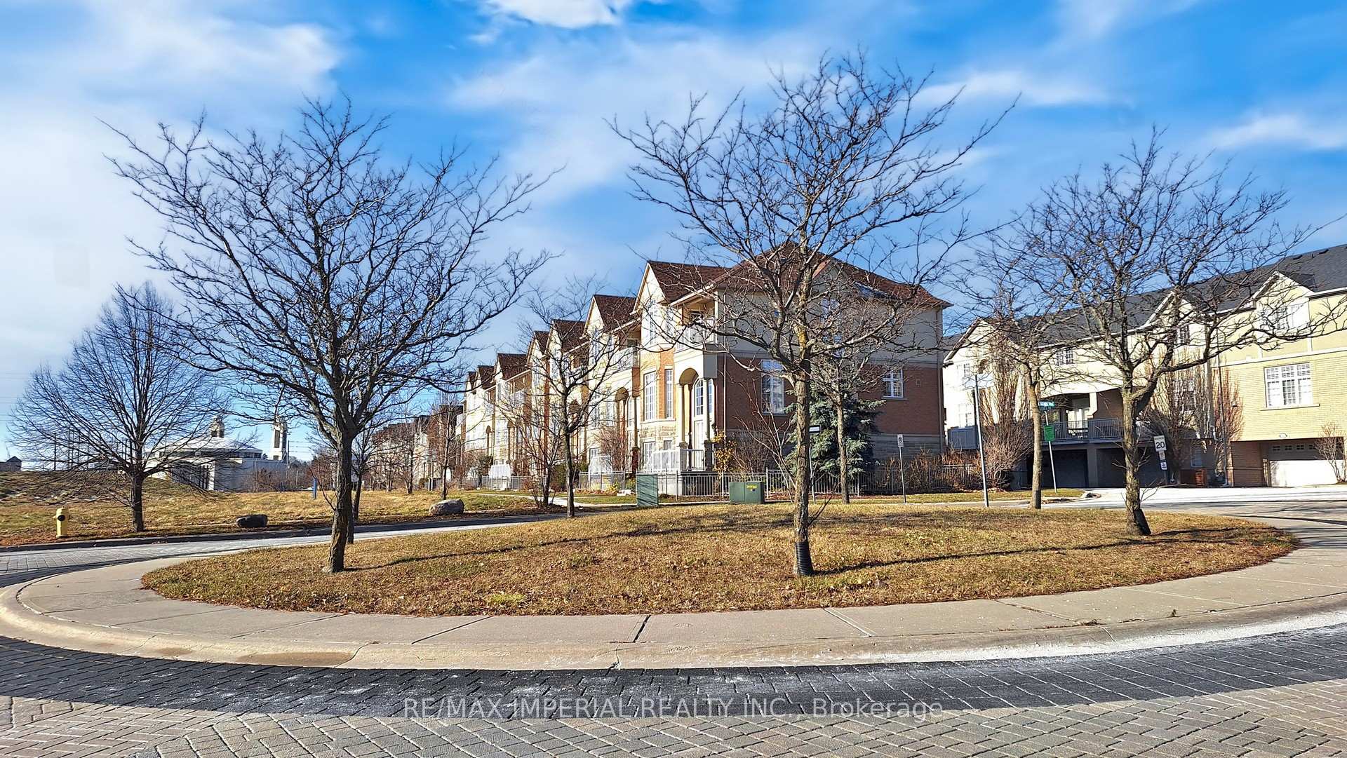 Photo 2 of 98 Legends Way, Markham, Unionville — HOMEH