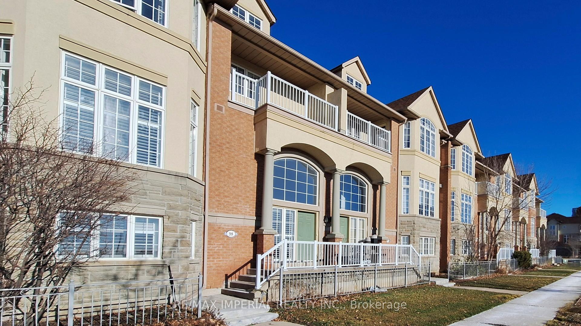 Photo 3 of 98 Legends Way, Markham, Unionville — HOMEH