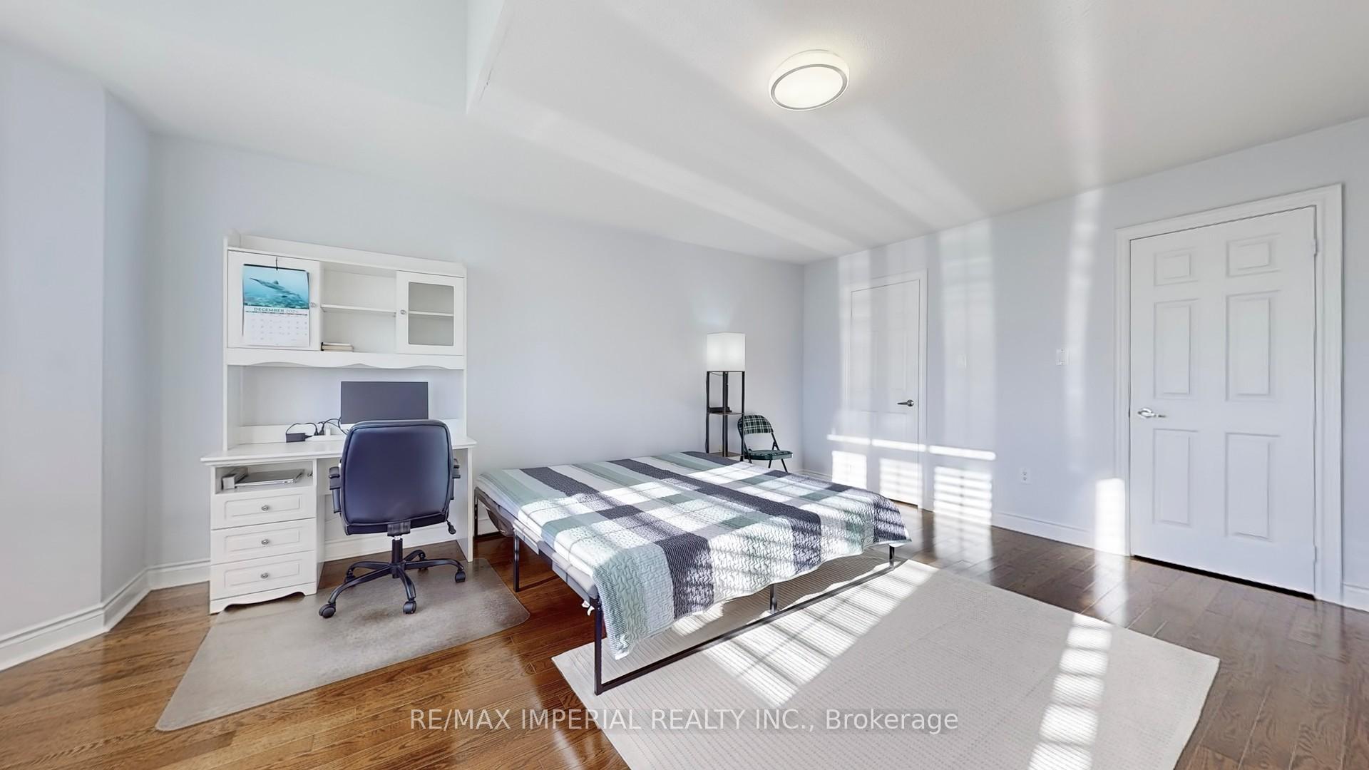 Photo 7 of 98 Legends Way, Markham, Unionville — HOMEH
