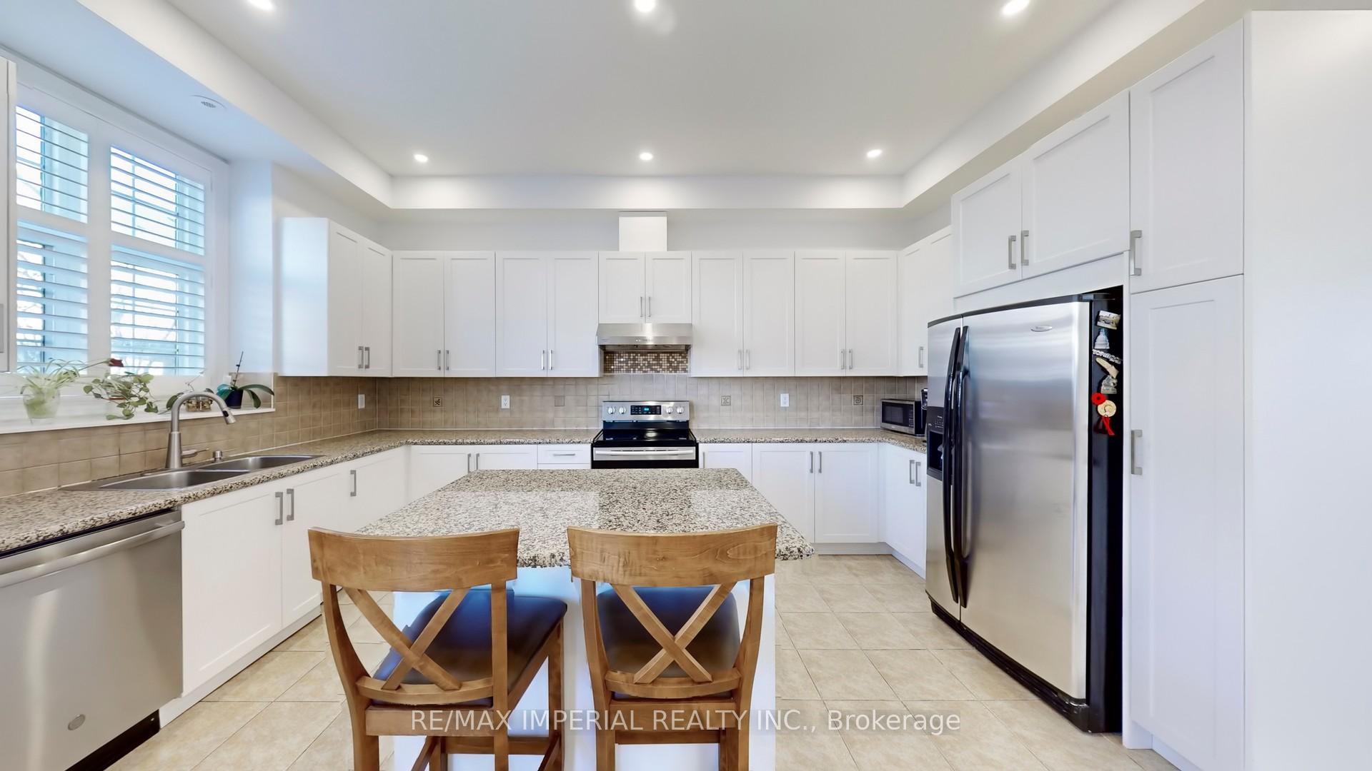 Photo 13 of 98 Legends Way, Markham, Unionville — HOMEH