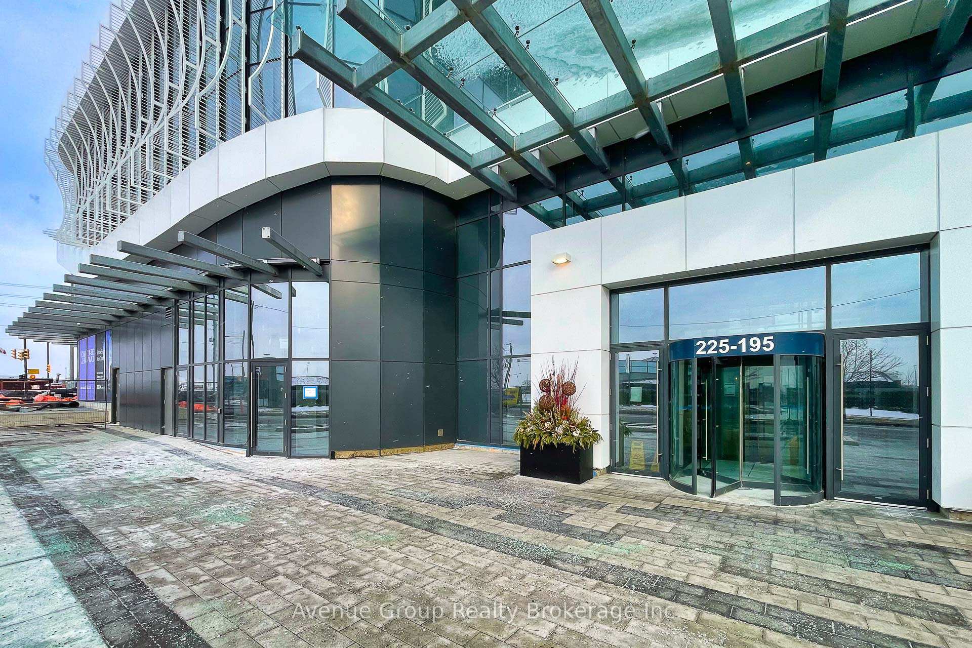 Photo 3 of Unit Ph102, 195 Commerce Street, Vaughan, Vaughan Corporate Centre — HOMEH