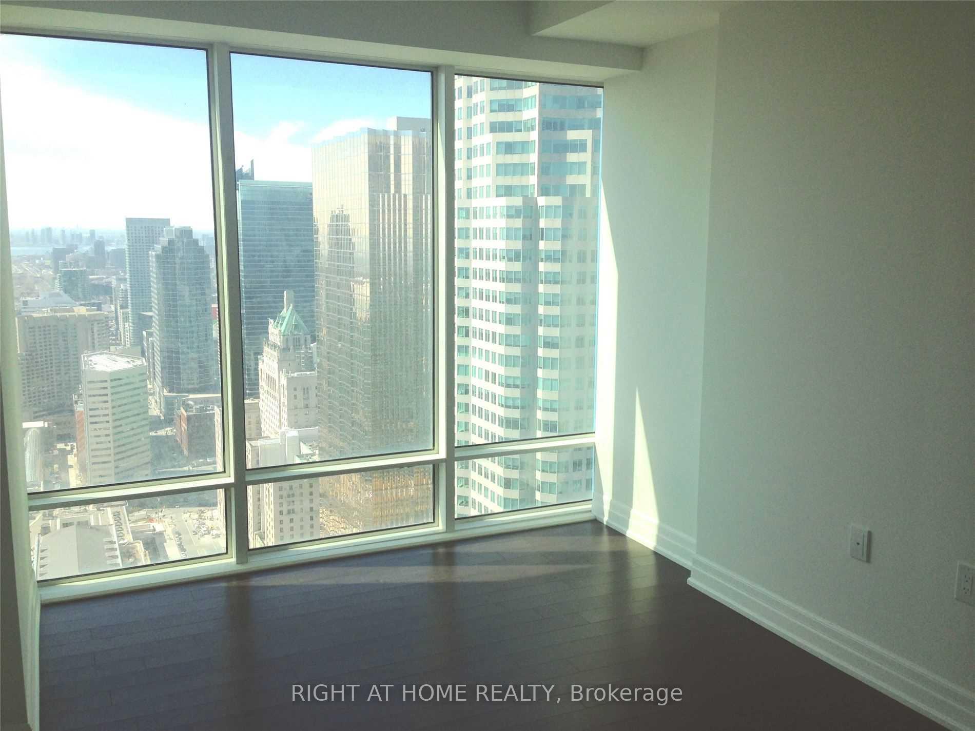 Photo 5 of Unit 5002, 8 The Esplanade, Toronto, Waterfront Communities — HOMEH