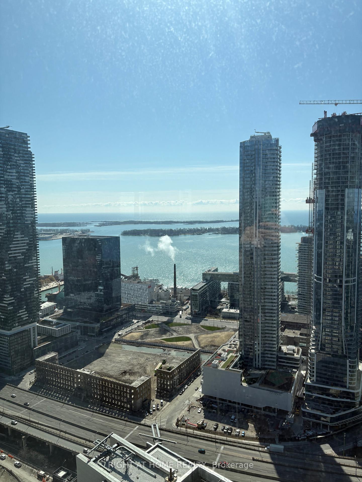 Photo 8 of Unit 5002, 8 The Esplanade, Toronto, Waterfront Communities — HOMEH