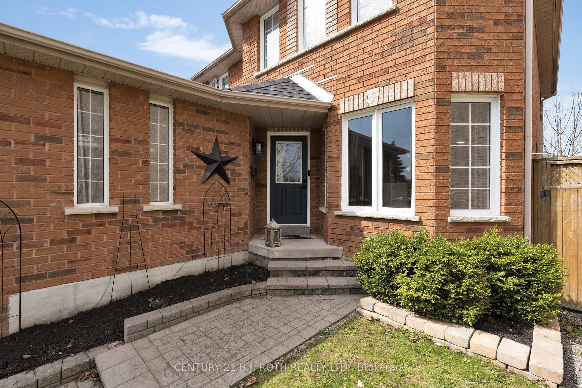 Photo 3 of 20 Bear Creek Drive, Barrie, Holly — HOMEH