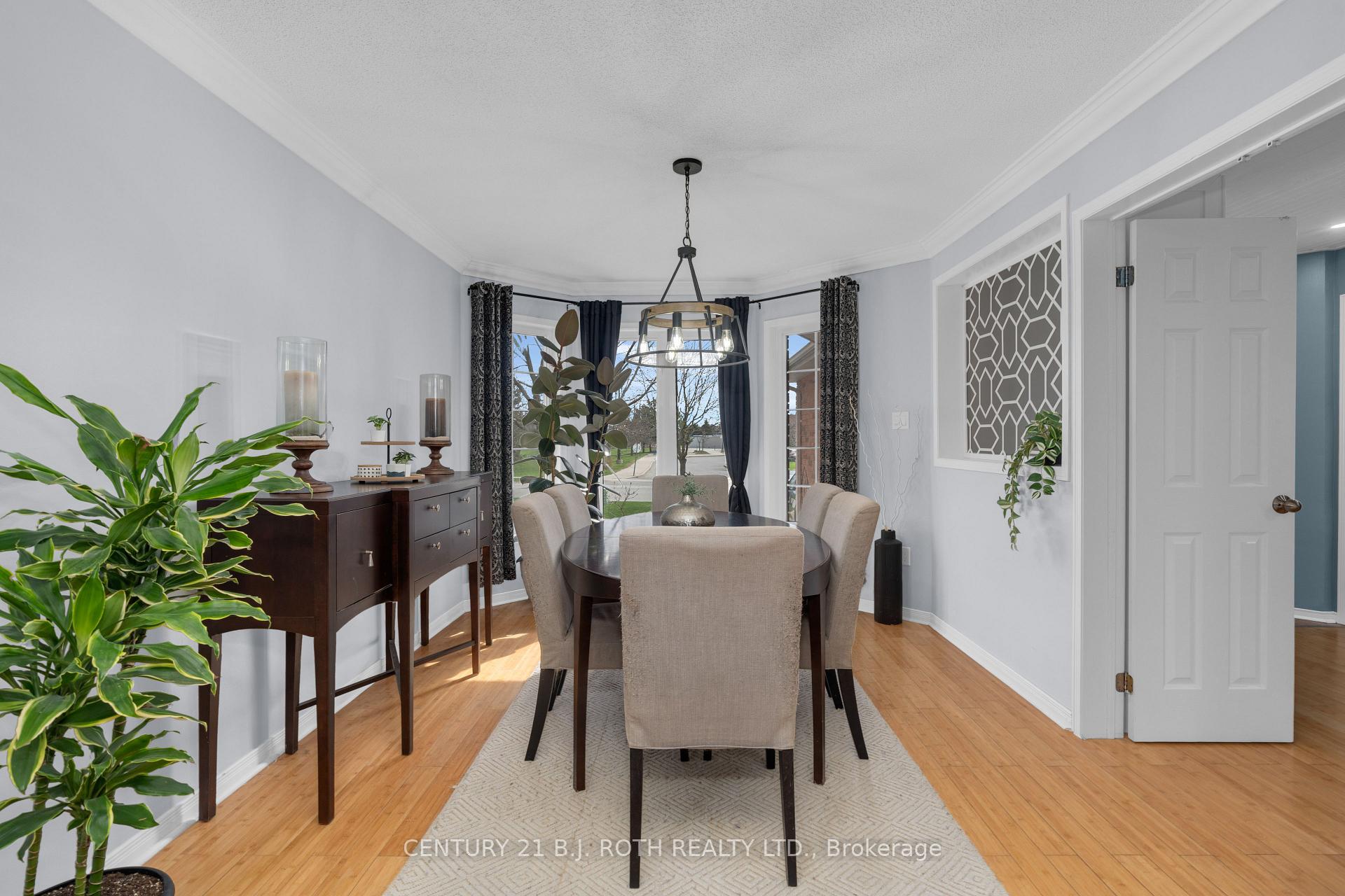 Photo 6 of 20 Bear Creek Drive, Barrie, Holly — HOMEH